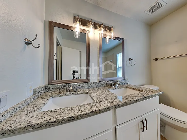 6735 Ambercrest Dr — Photo 15