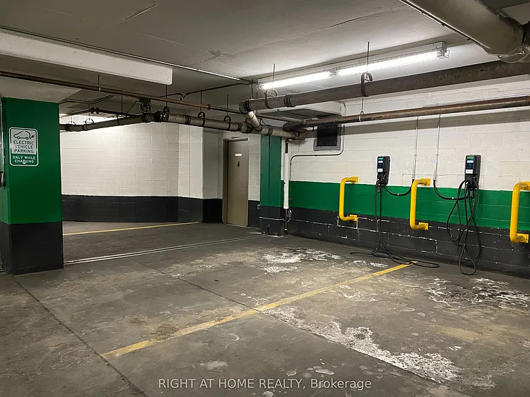28 Harrison Garden Blvd #702 — Photo 16