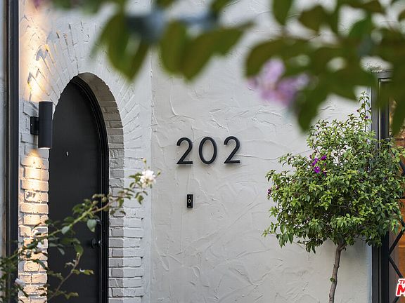 5th image of 202 S Citrus Ave