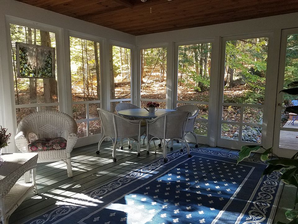 Lovely private screen porch!
