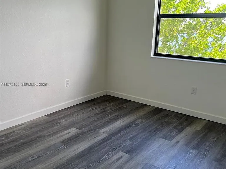 20564 NE 5th Pl — Photo 21