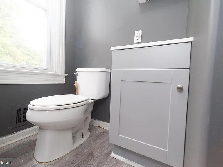 313 S Fairview St #B — Photo 2