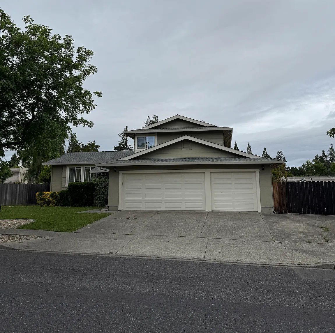 4 bed, 2.5 bath, 2140 sqft, $4,700 — Photo 1