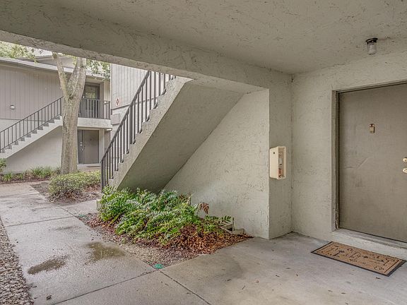 3rd image of 11 Catalonia Ct