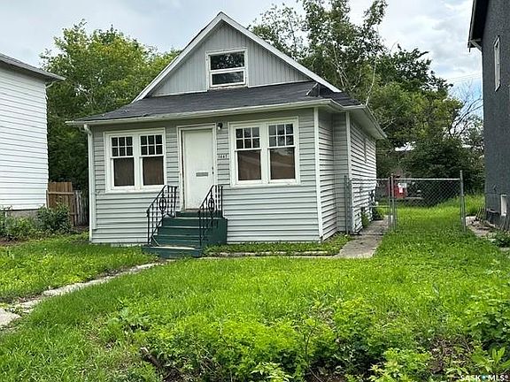 2nd image of 1447 Elphinstone STREET