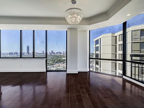 2nd image of 15 Greenway Plz Penthouse 29C