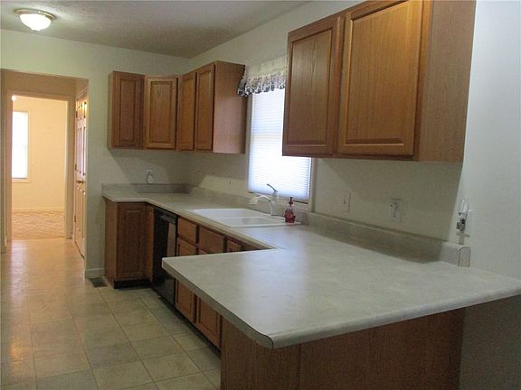3rd image of 58 N Deer Cliff Dr
