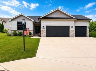 6120 N Lauren Ln, Peoria, IL 61614
