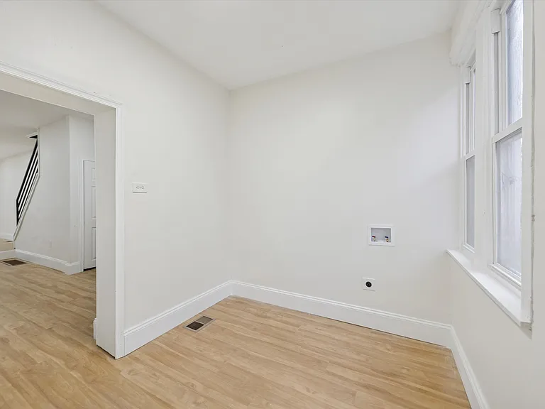 42 N Lindenwood St — Photo 9
