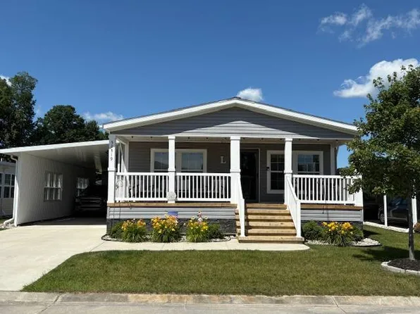 52519 Deerwood Ct, New Baltimore, MI 48051