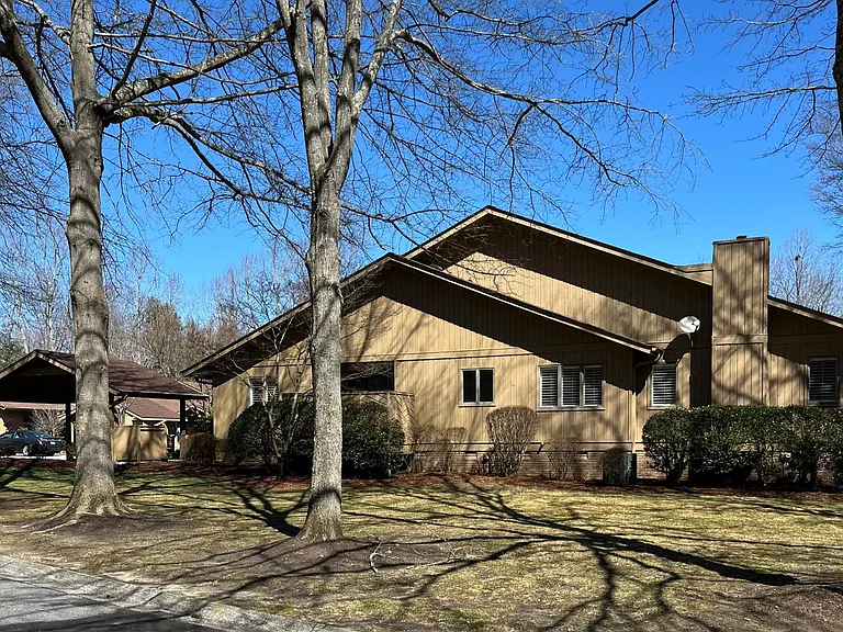 Lots of light for this end unit with a level lot.