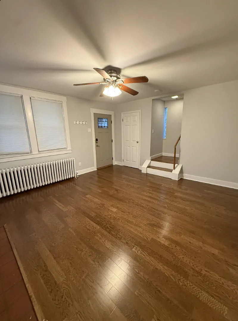 3-Bedroom, 1.5-Bath Home in Pittsburgh's Greenfield Neighborhood — Photo 3