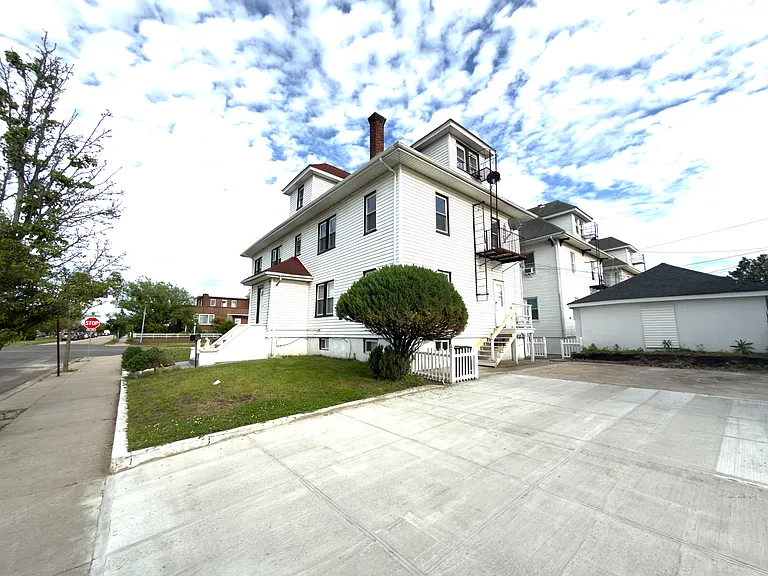 302 W Hudson St #1 — Photo 6