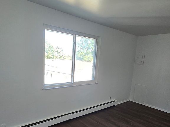 4th image of 4103 E 4th St