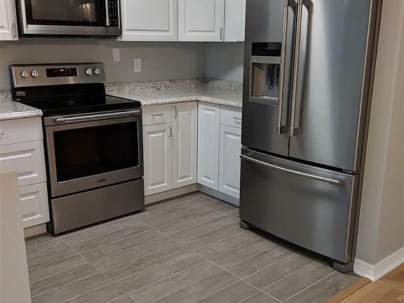 4th image of 221 SE 70th St