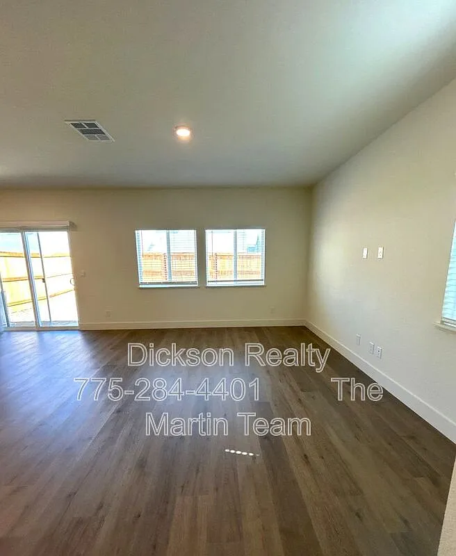 3 bed, 2.5 bath, 1324 sqft, $2,550 — Photo 4