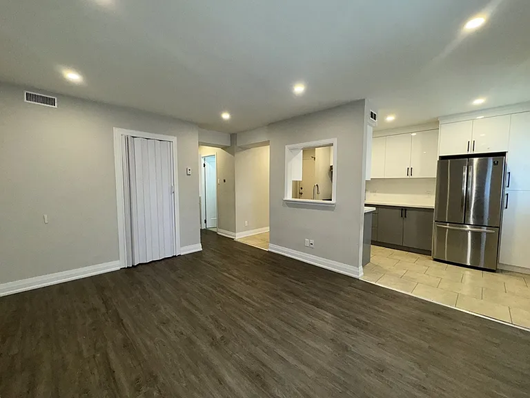16 Wellington St W #6 — Photo 10