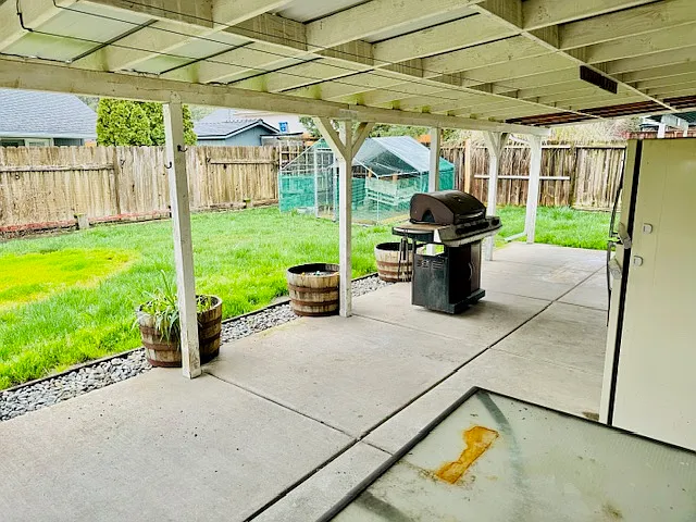 2715 Denton Trl — Photo 12