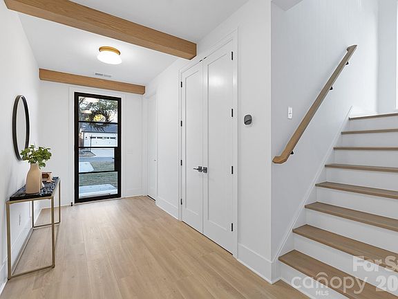 5th image of 404 Dover Ave