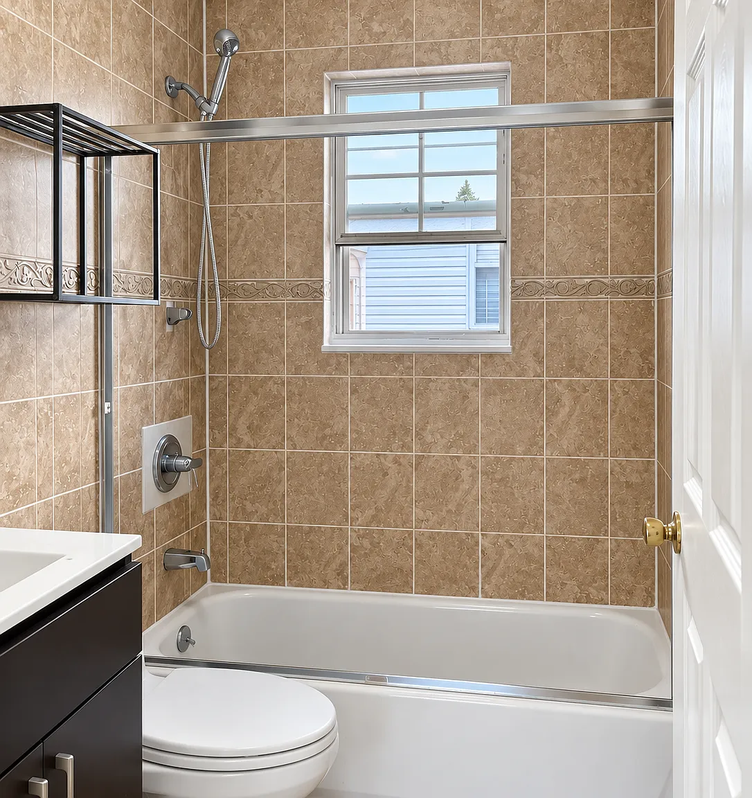 3 bed, 920 sqft, $3,200 — Photo 3