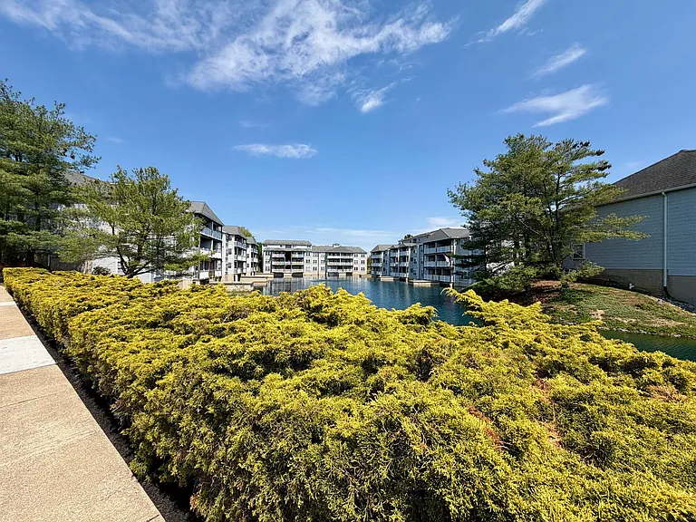 401 Waters Edge Dr — Photo 34