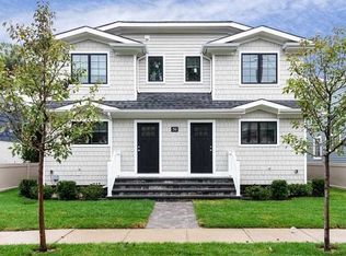 56 Ashwood Rd #A, Pt Washington, NY 11050