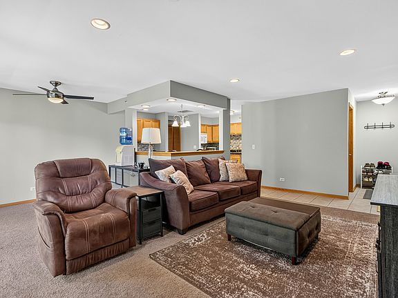 4th image of 1011 Ashley Ct S APT 2D