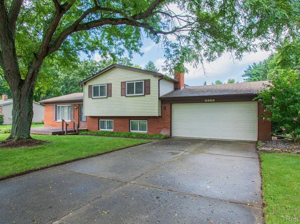 3363 Heritage Farms Dr, Highland, MI 48356