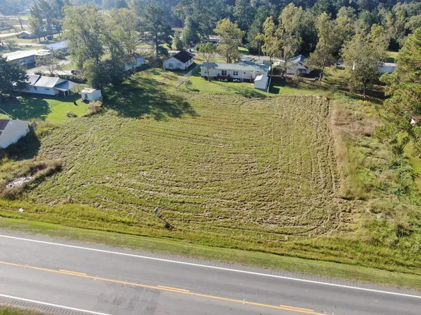 202 Van Streat Hwy, Nicholls, GA 31554