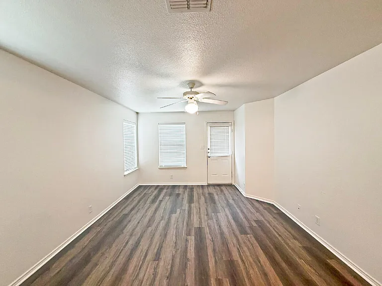 3949 Wensledale Dr — Photo 10