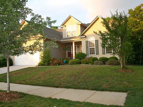 2nd image of 2806 Shannon Dr