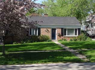 1633 Sawyer Ave, Glen Ellyn, IL 60137
