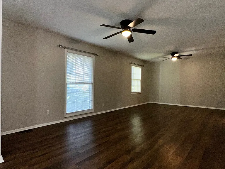 2527 Kingston Dr — Photo 5