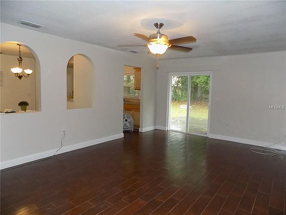 3rd image of 1307 W Honeytree Ln
