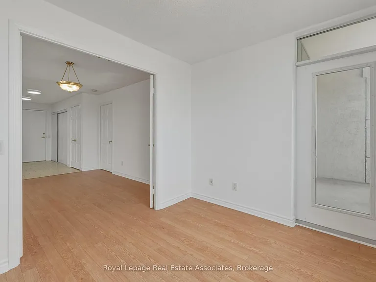 25 Kingsbridge Garden Cir #2424 — Photo 14