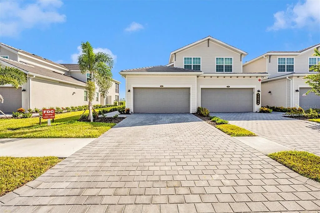 3 bed, 2.0 bath, 1789 sqft, $3,000 — Photo 1