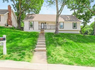 12600 W 70th Ter, Shawnee, KS 66216