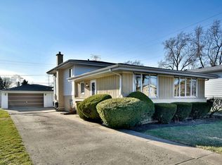 834 N Adele St, Elmhurst, IL 60126