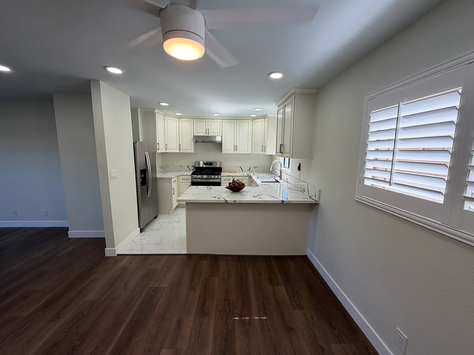 2 bed, 2.5 bath, 1329 sqft, $3,800 — Photo 3