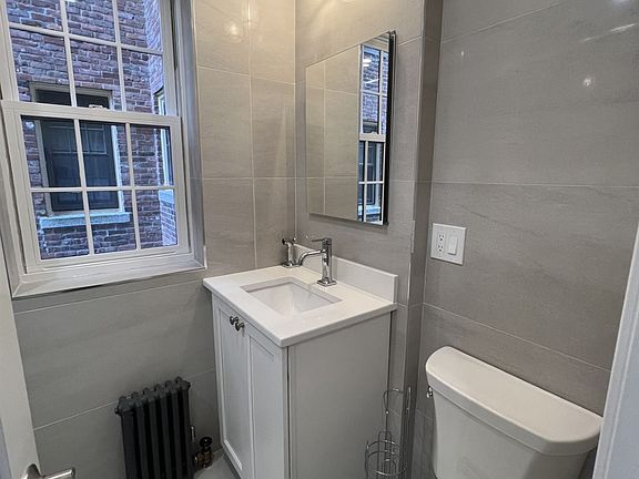 landlord_unit_photo_69722291_17