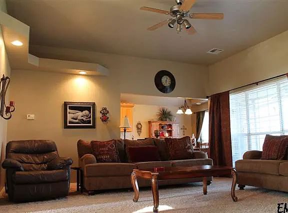 3rd image of 2105 N Burdick St