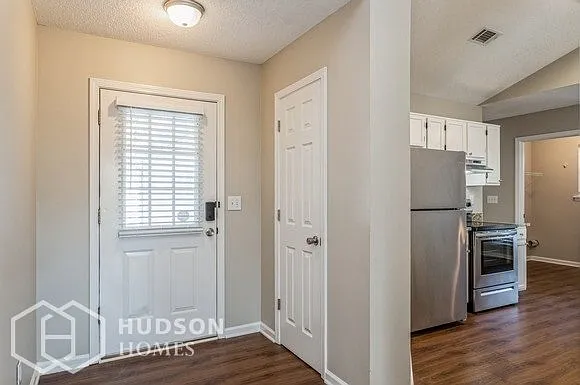 3 bed, 2.0 bath, 1450 sqft, $1,899 — Photo 3
