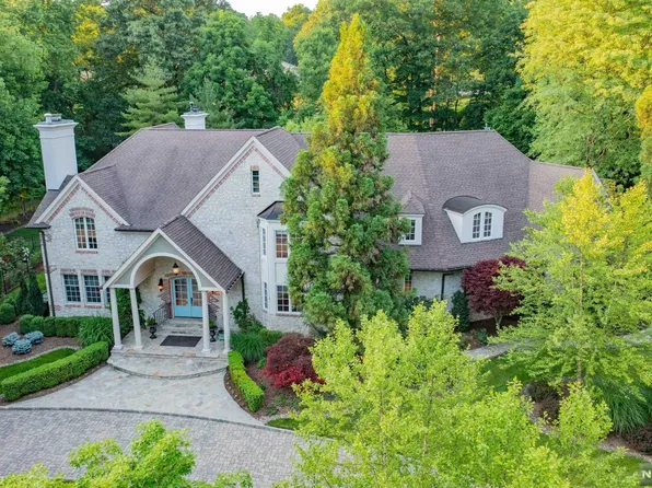 33 Winding Way, Upper Saddle River, NJ 07458