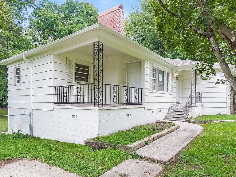 812 Nelson Dr — Photo 3