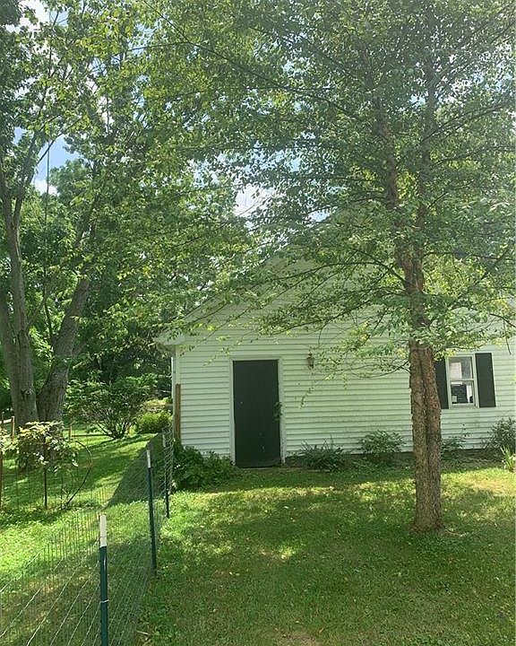 2nd image of 6706 E Spring Lake Rd