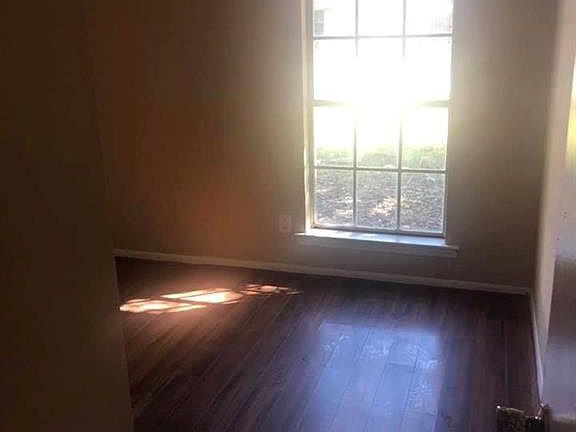 5th image of 837 N Burbank Dr