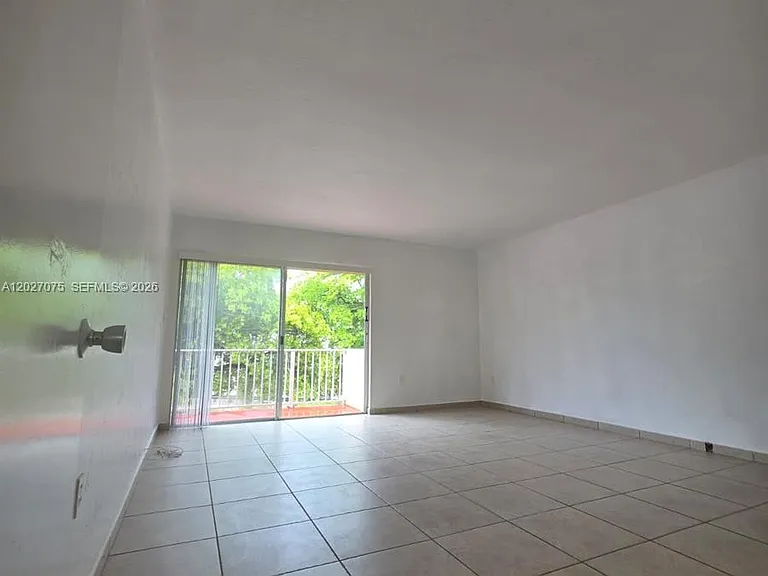 1175 Normandy Dr #3B — Photo 2