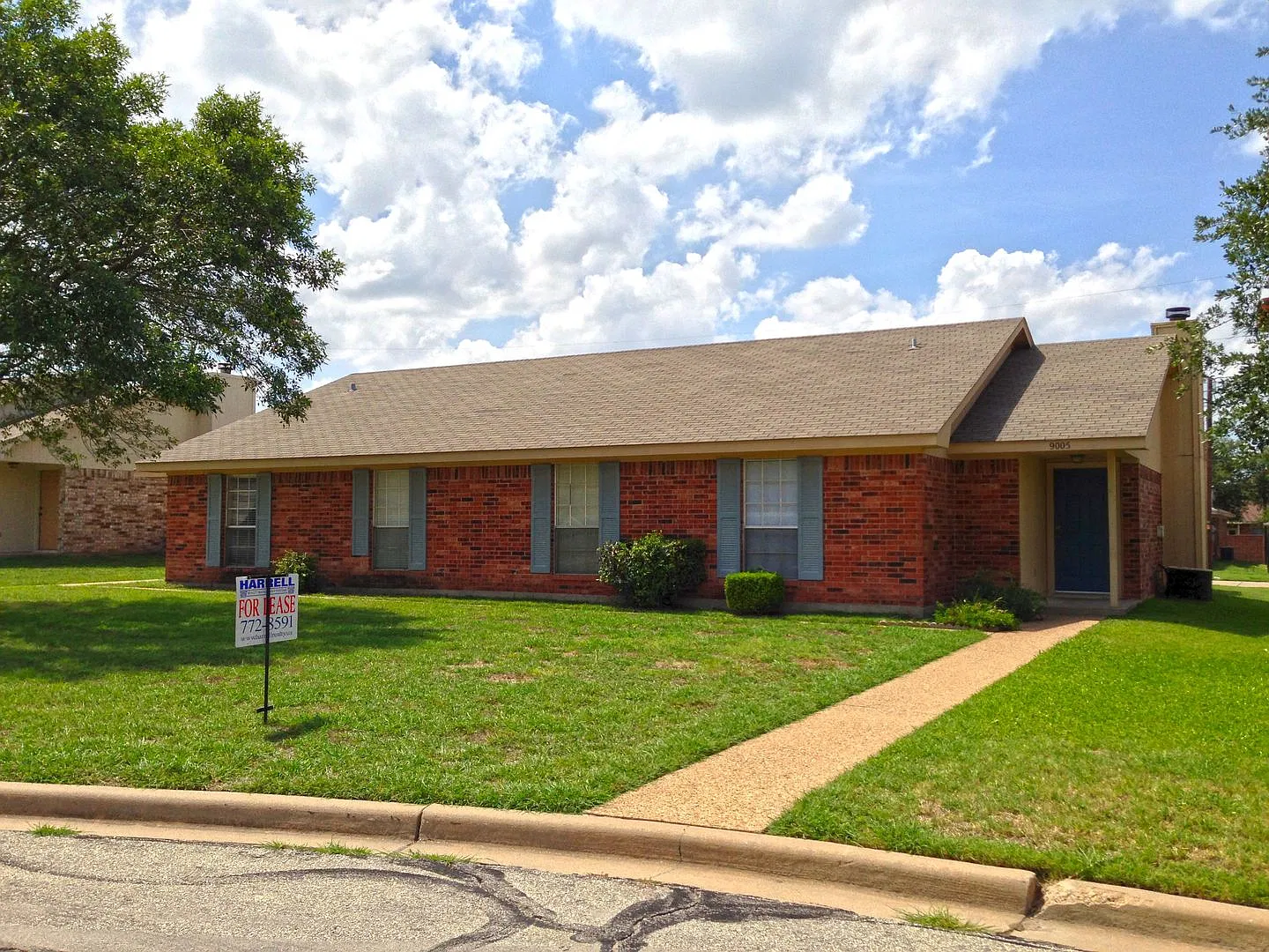 Duplex — Photo 1