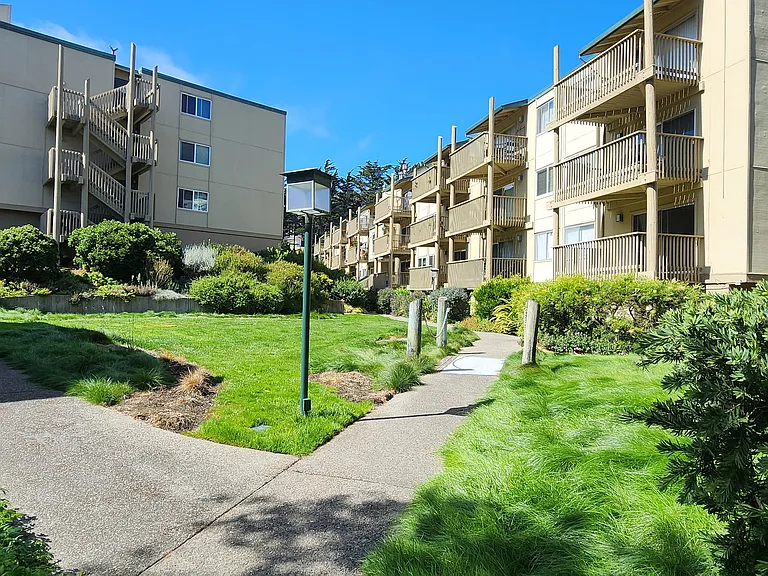 Mandarin Dr — Photo 14