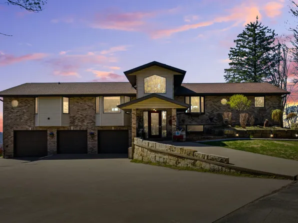 961 Whispering Ln, Hazel Green, WI 53811